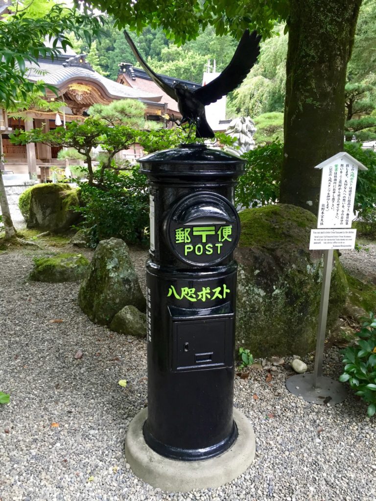 カラスが大騒ぎしていて何か不吉なことが起きるのではないかと心配しているところです Praying For Time