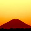ニコン P900のトワイライト撮影モードで、夕暮れの富士山を撮った。あと、朝には超望遠で木星と衛星も…